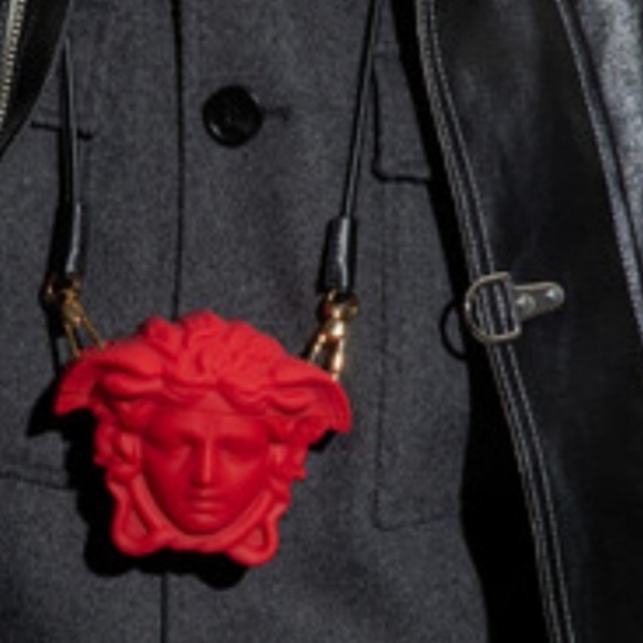 Authentic Versace airpods case with leather straps - Picture 9 of 10